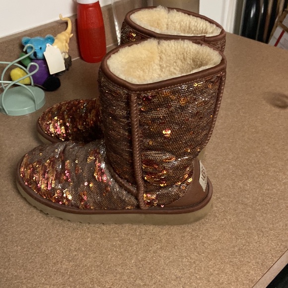 UGG SEQUINS ANKLE BOOTS - Picture 2 of 11